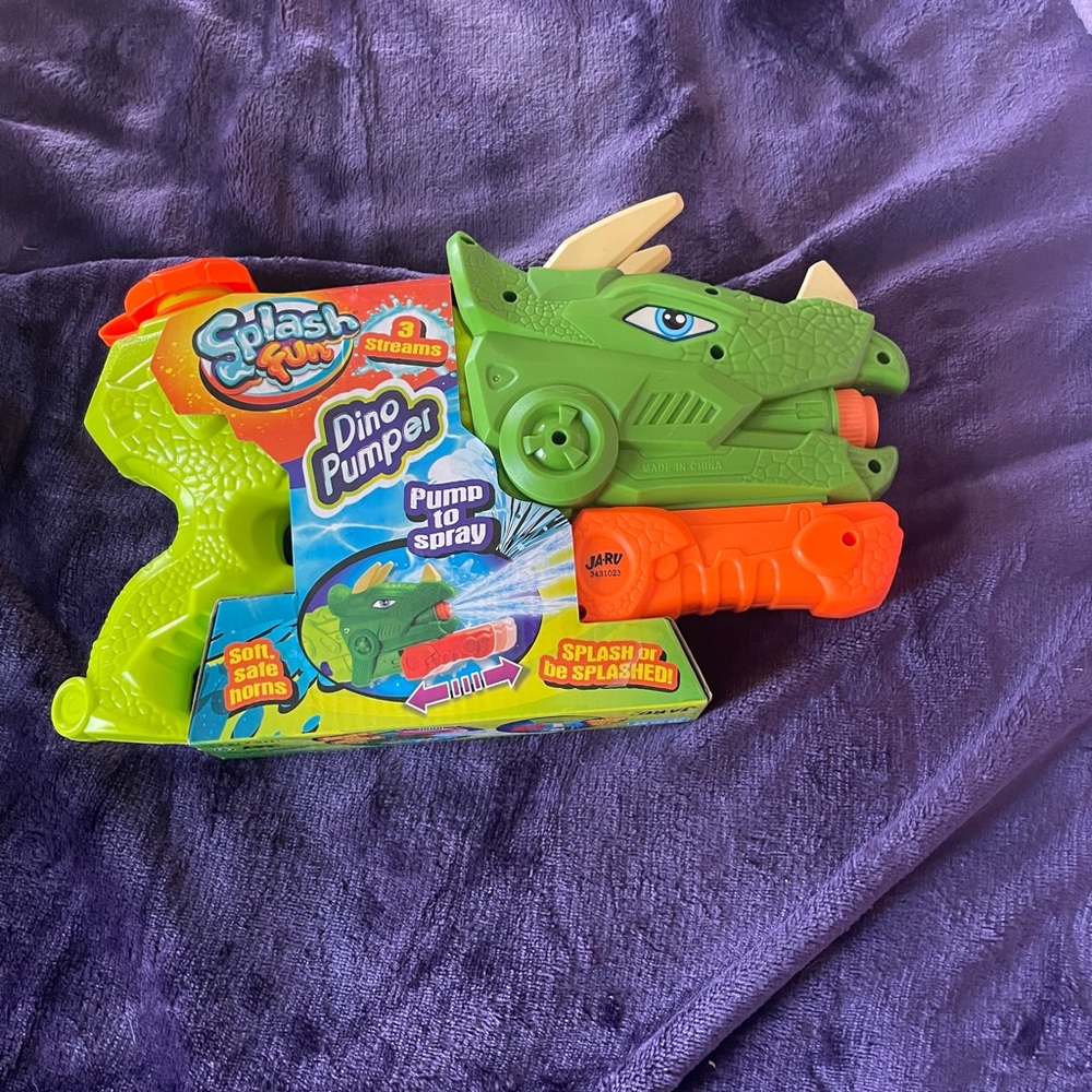 Splash Dino Pumper Water Blaster - Green and Orange